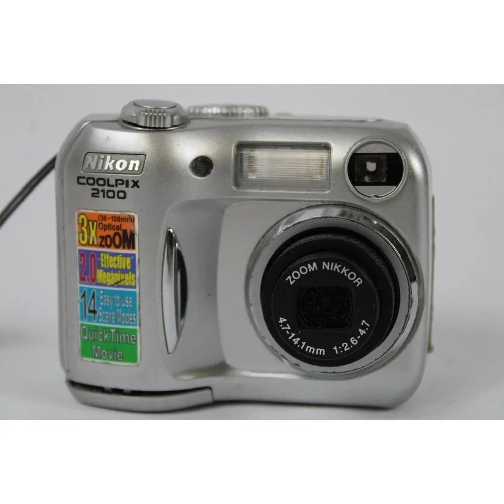 Nikon COOLPIX 2100 2.0MP Digital Camera Silver Retro Vintage Tested & Working
